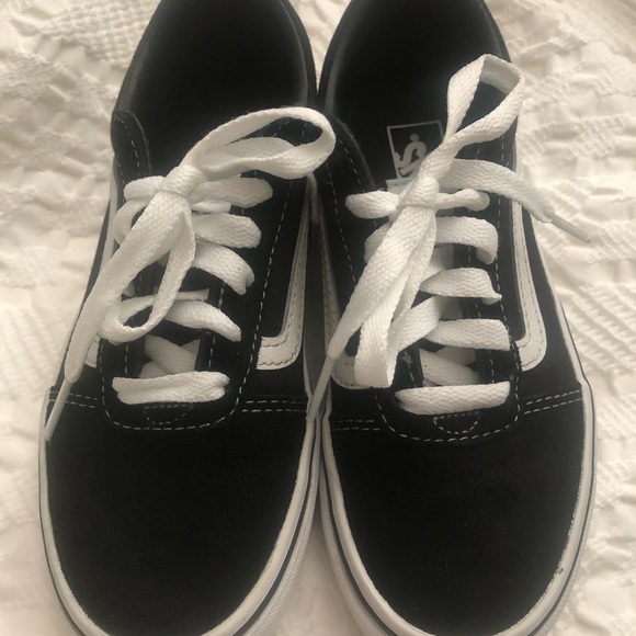 Black and white boy vans - Picture 2 of 3